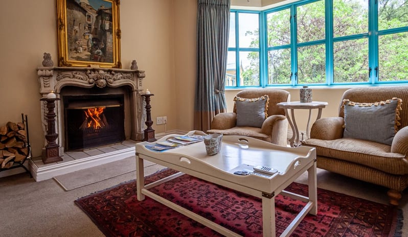 FRANSCHHOEK HOTEL - LIVING AREA
